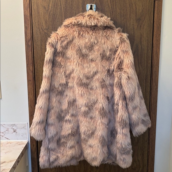 QED London Blush Faux Fur Teddy Coat - Picture 4 of 4